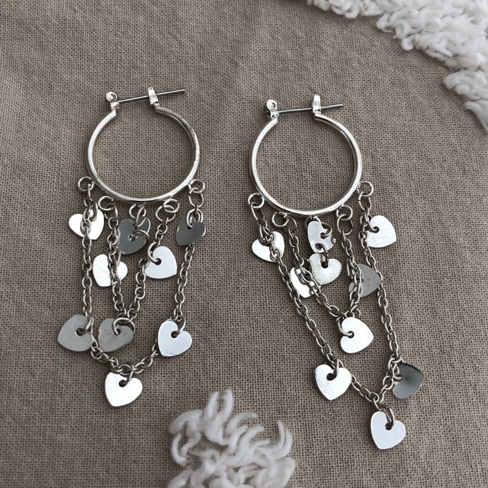 🔴 5/$5 Silver hoop drop earrings.